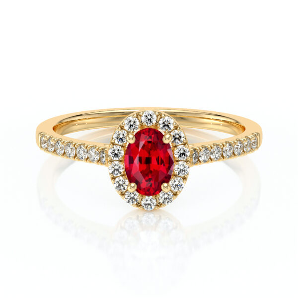 Bague de fiançailles en or avec un rubis ovale au centre, entouré de diamants brillants. Design élégant et romantique idéal pour une proposition ou un cadeau spécial. Bague en or et diamant, bijou de luxe.