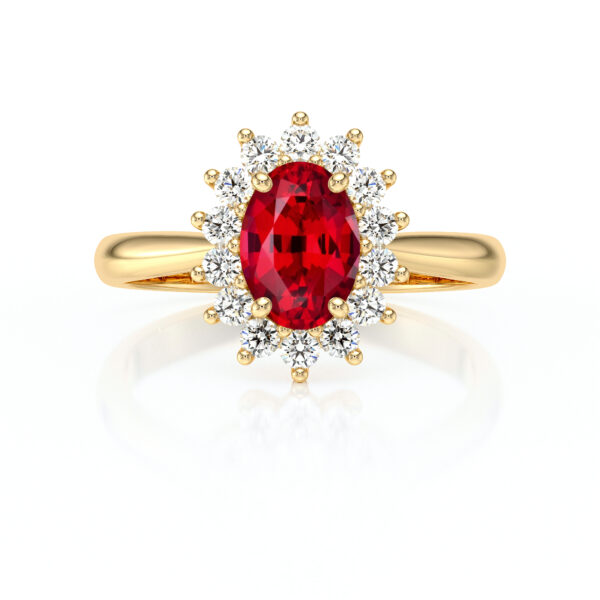 Bague en or jaune ornée d'un rubis ovale central, entouré de diamants étincelants. Ce modèle élégant allie luxe et sophistication, idéal pour des occasions spéciales ou comme bijou de fiançailles.