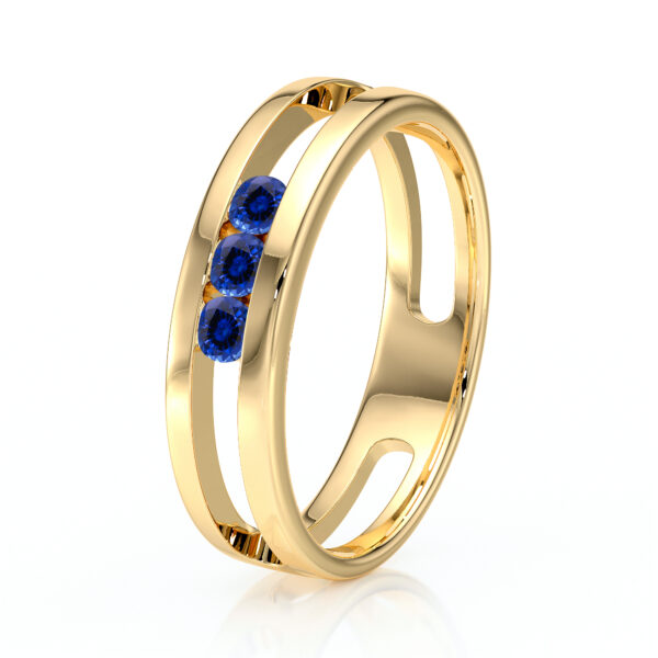 Bague en or élégante avec trois pierres précieuses bleues, mettant en avant un design moderne et sophistiqué, parfaite pour des occasions spéciales ou comme bijou quotidien. Modèle unique + diamant.