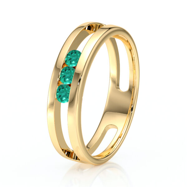 Bague en or moderne avec trois diamants turquoise, design élégant et minimaliste, idéale pour les fiançailles ou les occasions spéciales. Bague en or avec détails raffinés et pierres précieuses, parfait pour un look sophistiqué et tendance.