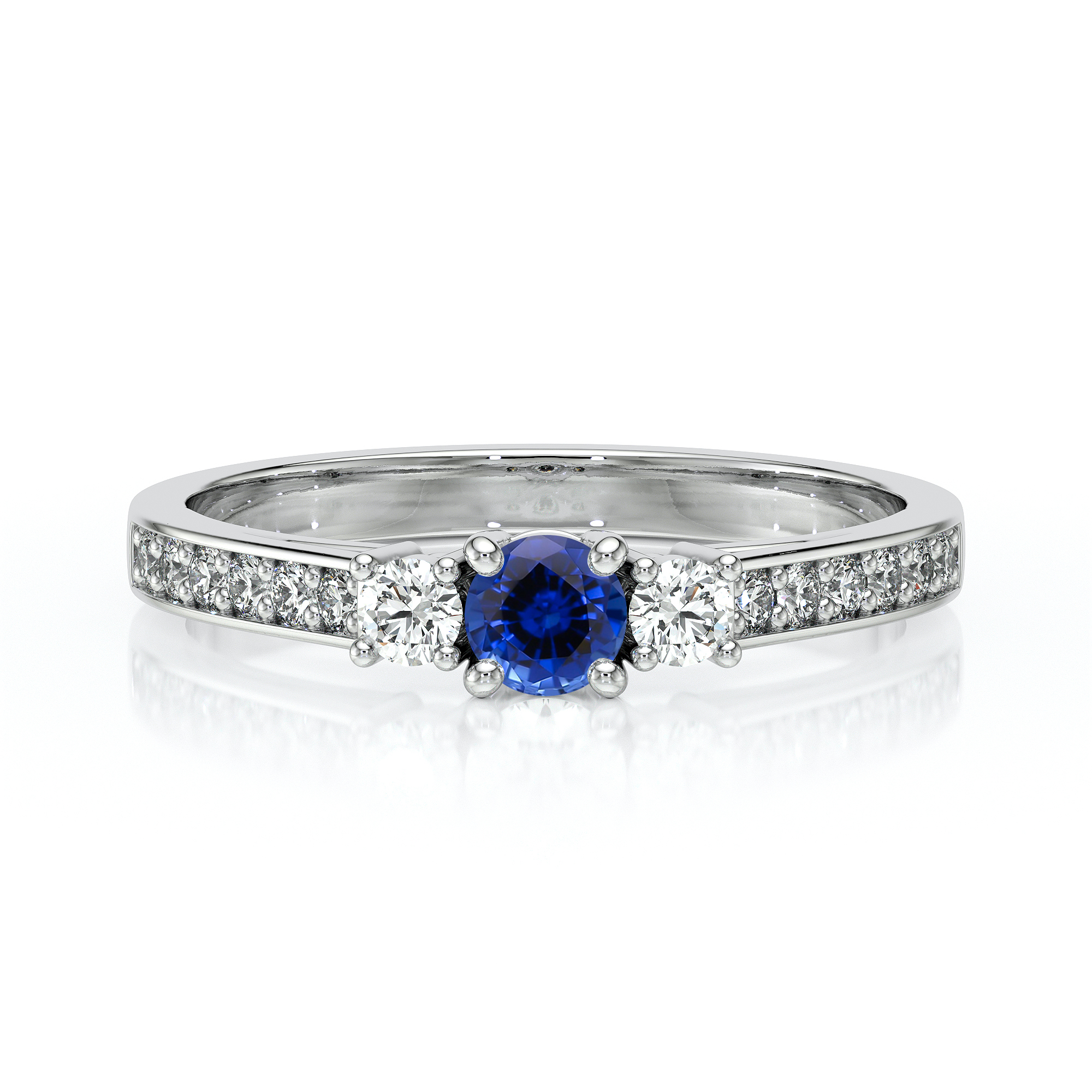 Bague élégante en or blanc ornée d'un saphir bleu central entouré de diamants, idéale pour une proposition de mariage ou une occasion spéciale. Les diamants ajoutent brillance et éclat à ce bijou intemporel.