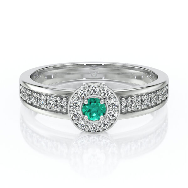 Bague en argent avec un design élégant, ornée d'une pierre précieuse verte entourée de diamants scintillants, idéale pour un engagement ou une occasion spéciale, ajoutant une touche de sophistication et de luxe à votre bijouterie.