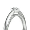 Bague en or blanc avec un diamant, présentant un design moderne et élégant. Cette bague met en valeur un diamant brillant, serti avec délicatesse, et des lignes épurées qui accentuent sa beauté. Idéale pour une demande en mariage ou un cadeau spécial, cette bague incarne le luxe et le raffinement. Modèle + diamant.
