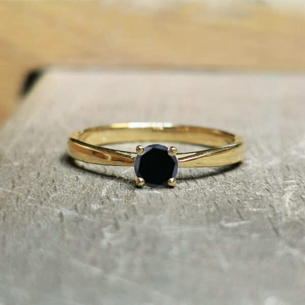 Solitaire-diamant-noir-030-carat-or-jaune-18-carats