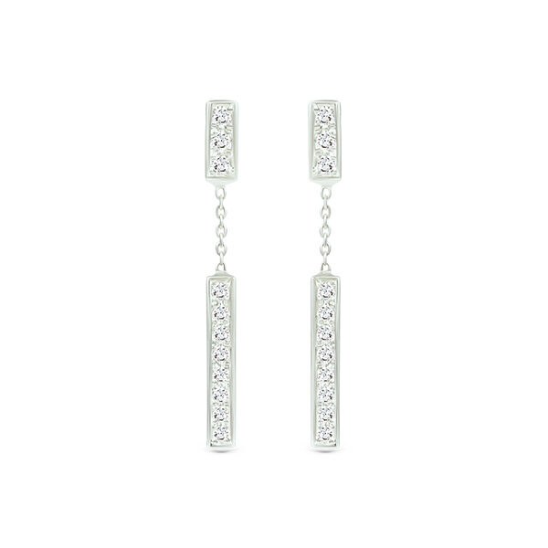 Boucles d'oreilles élégantes en argent avec des diamants, présentant un design linéaire moderne. Les boucles d'oreilles se composent de deux pendants verticaux avec des chaines délicates, parfaites pour ajouter une touche de brillance à n'importe quelle tenue. Idéal pour des occasions spéciales ou un usage quotidien.