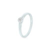 Bague élégante en métal argenté avec un design minimaliste, ornée d'un diamant brillant. Parfait pour les fiançailles ou comme cadeau, cette bague classique allie modernité et sophistication. Idéal pour un look chic et intemporel.