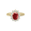 Bague en or avec un rubis oval et une bordure éclatante de diamants. Ce modèle classique et élégant met en avant un rubis rouge vif, entouré de diamants scintillants, idéal pour des occasions spéciales ou pour un cadeau mémorable.