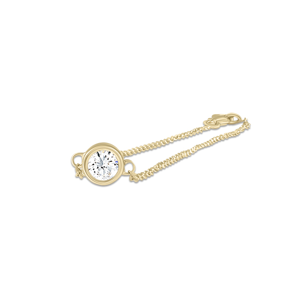 Bracelet en or avec un élégant diamant central, modèle raffiné et scintillant, parfait pour un style chic et moderne. Design minimaliste idéal pour les occasions spéciales ou un usage quotidien.