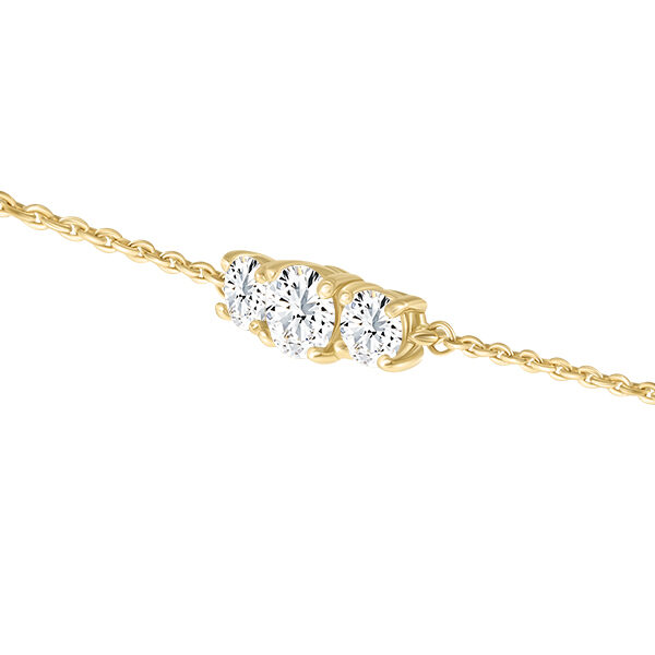 Bracelet en or jaune avec trois diamants ronds brillant, mettant en valeur un design élégant et délicat, parfait pour les occasions spéciales ou un usage quotidien. Bijoux tendance, idéal pour les cadeaux, mettant en avant la sophistication et le luxe.