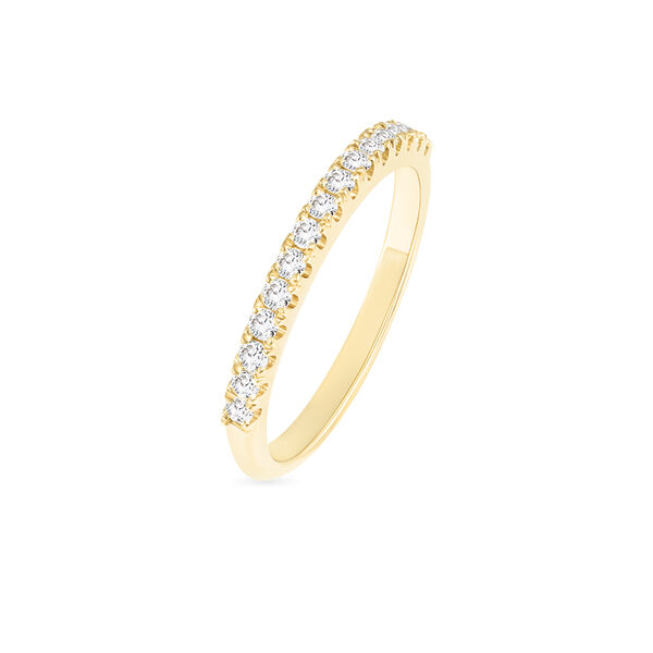 Bague en or jaune avec strass, modèle élégant et moderne, idéale pour les fiançailles ou comme bague de complément, ornée de diamants scintillants disposés sur tout le pourtour. Parfaite pour un style sophistiqué et chic dans les occasions spéciales. Modèle + diamant.