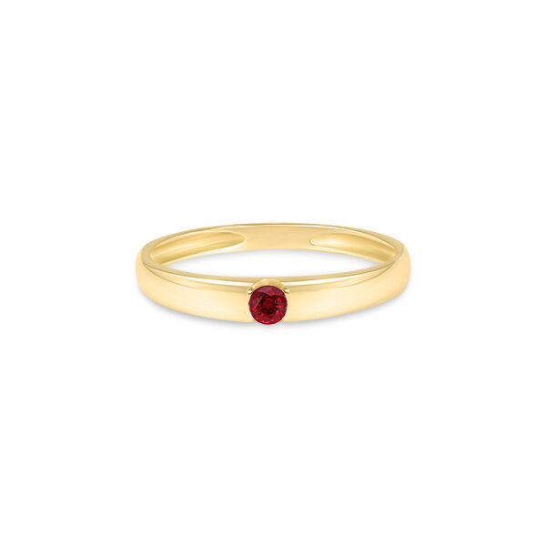 Bague en or jaune avec un diamant rouge ovale au centre, design élégant et minimaliste, idéale pour les fiançailles ou les occasions spéciales, mettant en valeur la beauté des pierres précieuses.