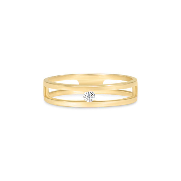 Bague en or jaune élégante avec un design contemporain, ornée d'un diamant brillant au centre, parfaite pour une proposition de fiançailles ou un bijou quotidien, mettant en valeur un style minimaliste et raffiné.