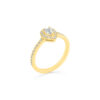 Bague en or jaune avec un diamant central de forme ovale, entouré de petits diamants. Design élégant et moderne, parfaite pour une demande en mariage ou comme bijou de luxe. Bague ornée de diamants, idéale pour les occasions spéciales.