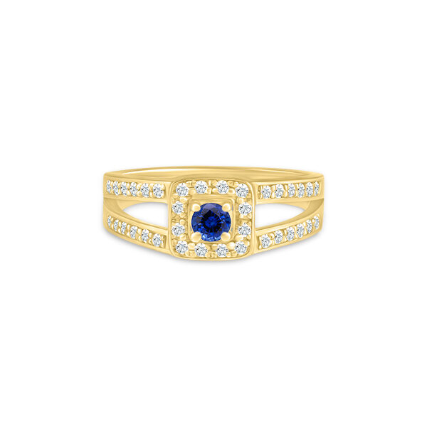 Bague en or jaune ornée d'un magnifique saphir bleu au centre, entouré de brillants scintillants. Design élégant avec des bandes ouvertes sur les côtés, parfaite pour les fiançailles ou comme bijou de mode.