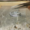 alliance-diamant-sert-grain-double-rang-or-18-carats-blanc