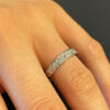 alliance-diamant-sert-grain-double-rang-or-18-carats-blanc-4