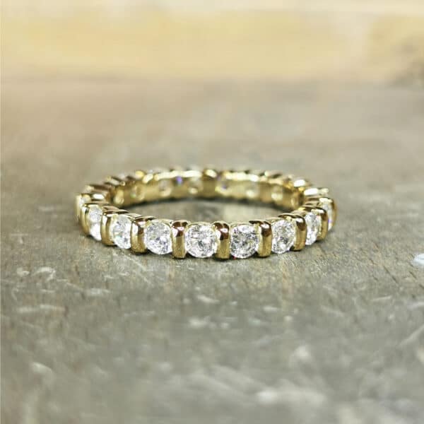 alliance-diamant-serti-baguette-or-jaune-18-carats-grand-modele-2