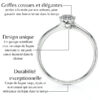 Bague en or avec un design unique, présentant des griffes cossues pour maintenir des pierres scintillantes. La bague arbore un corps large, épais et durable, avec un petit cœur incrusté dans le chaton, garantissant une excellente tenue dans le temps. Modèle élégant et intemporel.