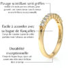 Bague en or avec pavage scintillant serti griffes, idéale comme alliance, mettant en avant une durabilité exceptionnelle grâce à son corps épais. Conçu pour être assorti parfaitement avec une bague de fiançailles, offrant une brillance remarquable et une résistance au fil du temps.