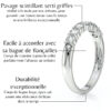 Bague en or blanc avec pavage scintillant serti griffes, conçue à la main pour une durabilité exceptionnelle. Elle est facile à accorder avec une bague de fiançailles, garantissant une tenue et une brillance remarquables dans le temps.