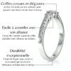 Bague de fiançailles en or blanc avec des griffes cossues et élégantes. Ce bijou est conçu pour une durabilité exceptionnelle, avec un corps de bague large et épais. Facile à accorder avec une alliance, il est parfaitement adapté pour compléter un solitaire. Idéal pour un engagement durable.