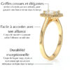 Bague de fiançailles en or jaune 18 carats forme émeraude avec un diamant ovale entouré de diamants ronds