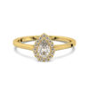 Bague en or jaune avec un diamant en forme de poire entouré de diamants en halo, témoin d'une élégance intemporelle. Idéale comme bague de fiançailles ou pour une occasion spéciale, cette pièce se distingue par son design délicat et brillant.