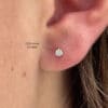boucles-d-oreilles-diamant-3-griffes-003-carat-or-18-carats-porte-2