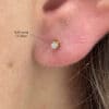 boucles-d-oreilles-puces-diamant-4-griffes-or-18-carats-jaune-diamant-portee
