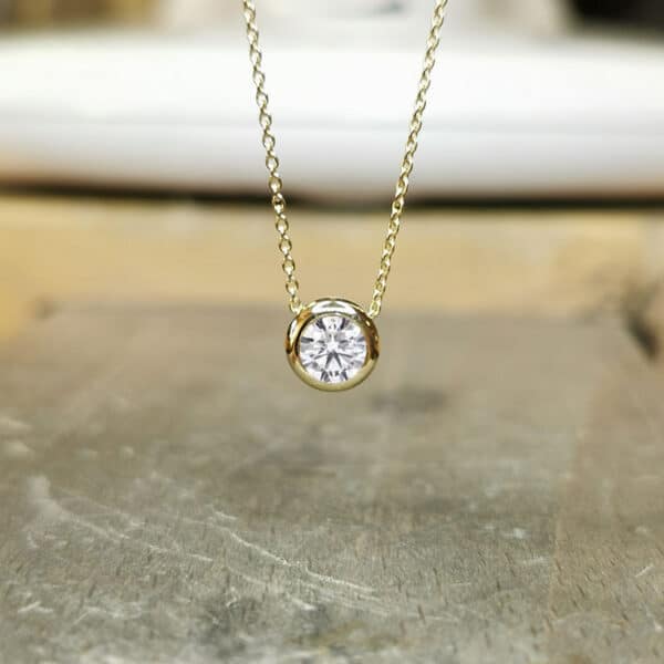 collier-clos-bouee-or-jaune-18-carats-diamant