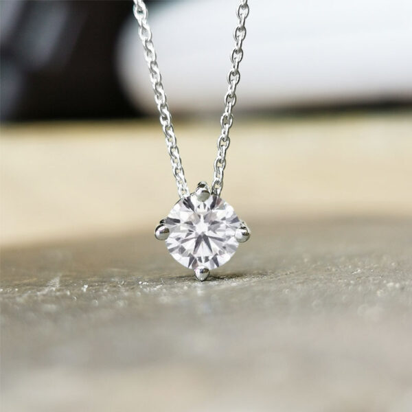 collier-diamant-4-griffes-croix-050-carat