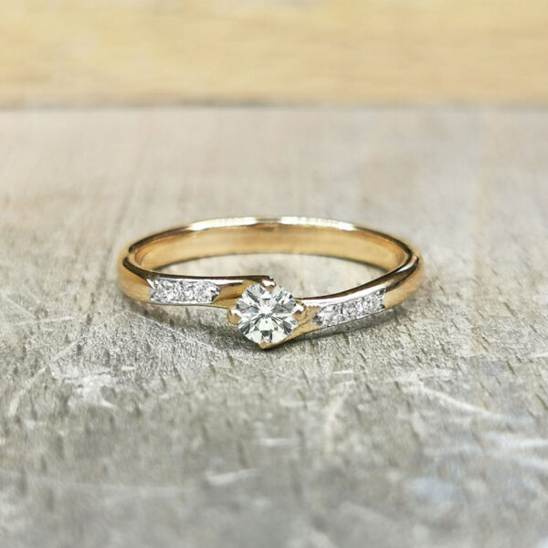 solitaire-affluent-or-jaune-18-carats-accomapgne-diamant