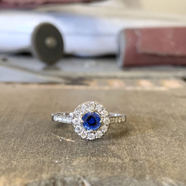 Bague solitaire top saphir