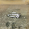 solitaire-echarpe-diamant-accompagne-or-gris-18-carats-3