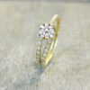 solitaire-echarpe-diamant-accompagne-or-jaune-18-carats-2