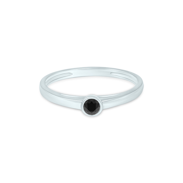 Bague en argent avec un design élégant, ornée d'une pierre noire facettée au centre. Modèle chic, idéal pour un look moderne et intemporel, parfait pour des occasions spéciales ou un usage quotidien. Diamant inclus pour un éclat raffiné.